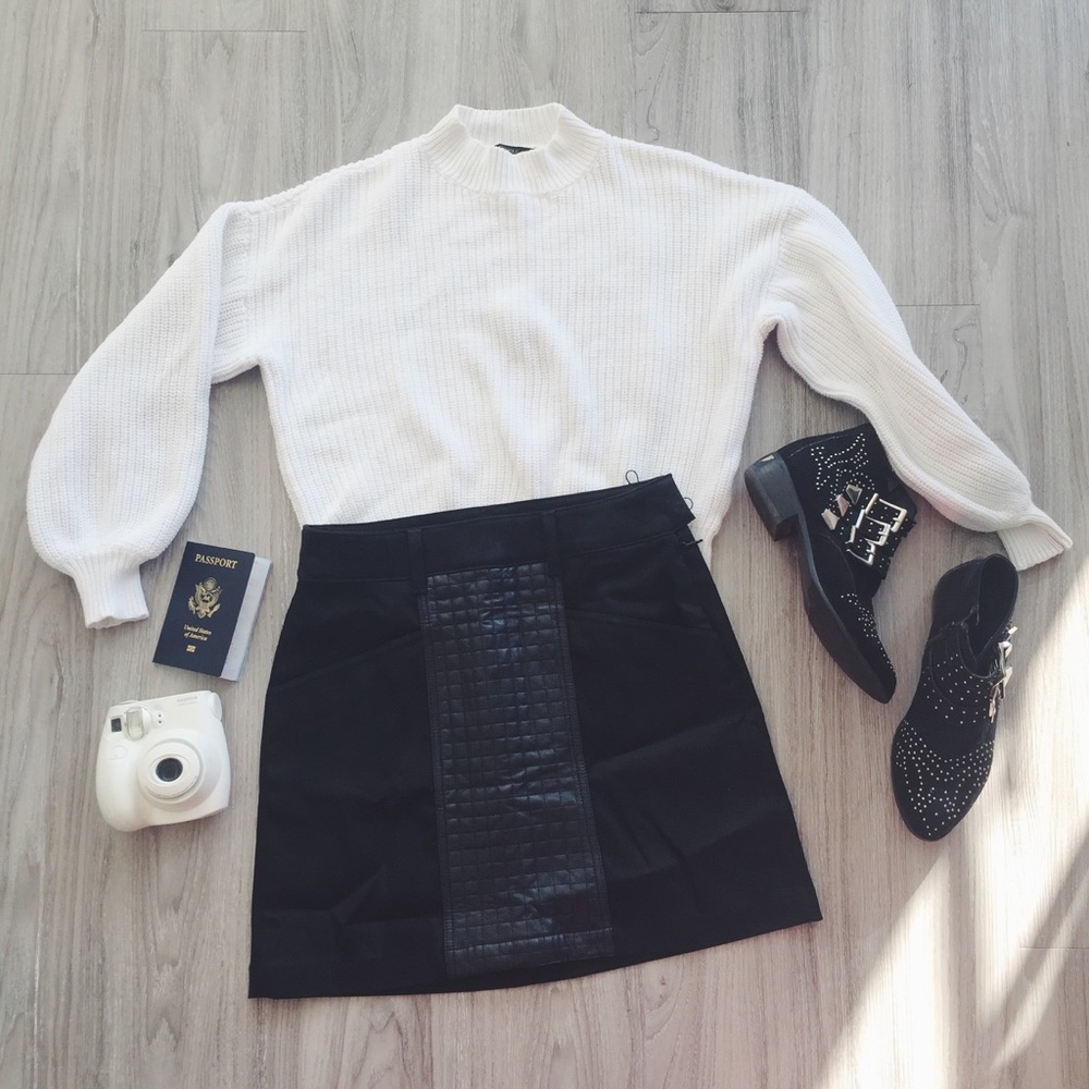 Black A-Line Mini Skirt w/ leather paneling sz 29